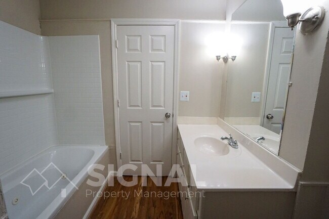 Building Photo - 1194 Birmingham St