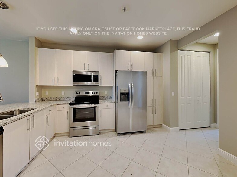 Building Photo - 806 University Blvd