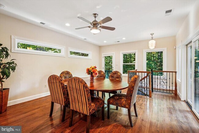 Building Photo - 9454 Newbridge Dr