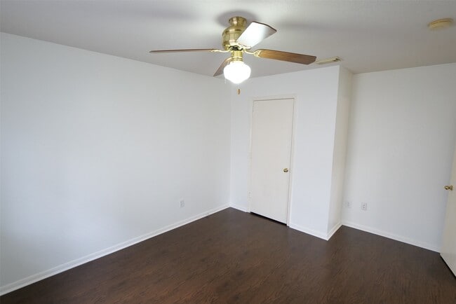 Building Photo - 23135 N Waterlake Dr