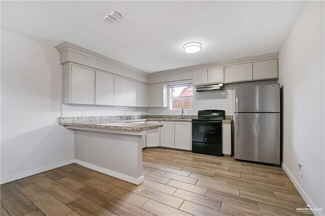 Building Photo - 819 S 16th St