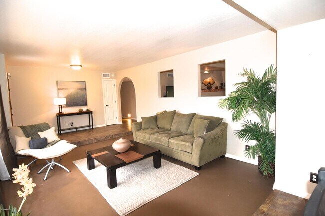 Primary Photo - 10008 N 33rd Pl