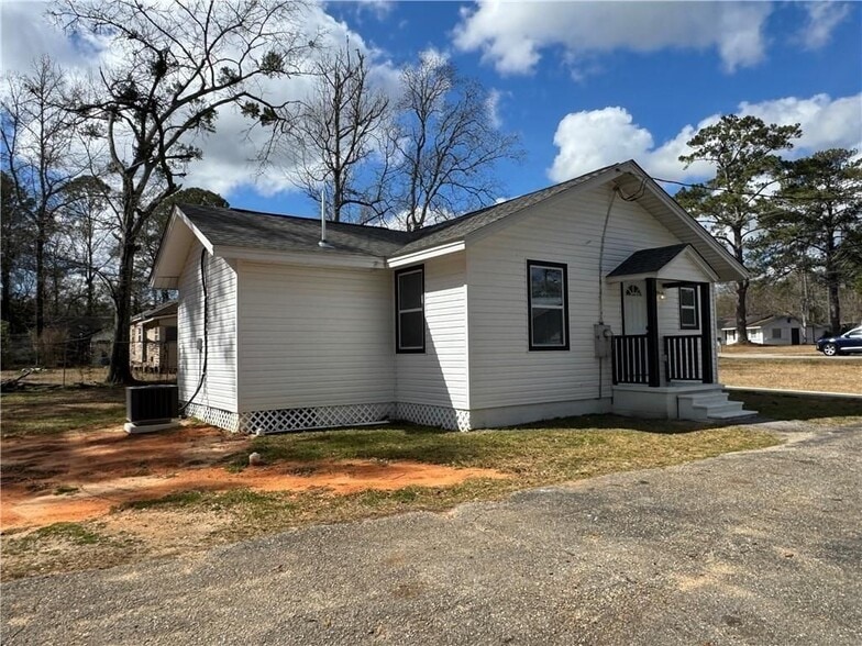Building Photo - 1625 Myers Rd