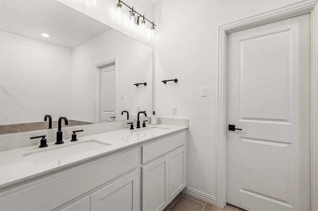Building Photo - 2217 Elm Pl