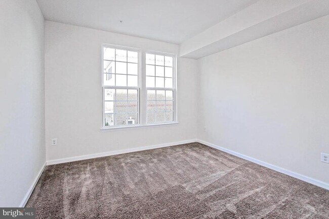 Building Photo - 13652 Endeavour Dr