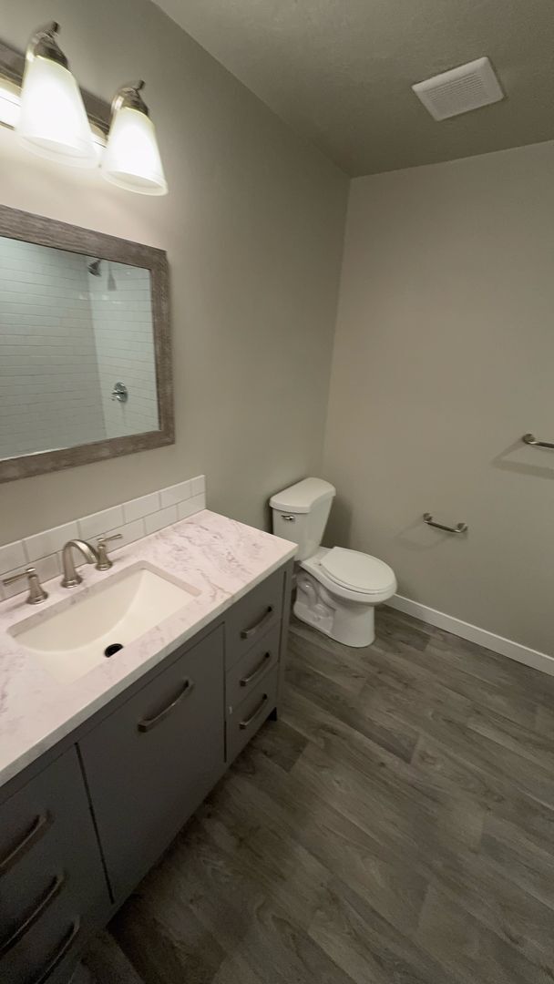 Building Photo - 5 Bedroom/3 Bathroom Harrisville!