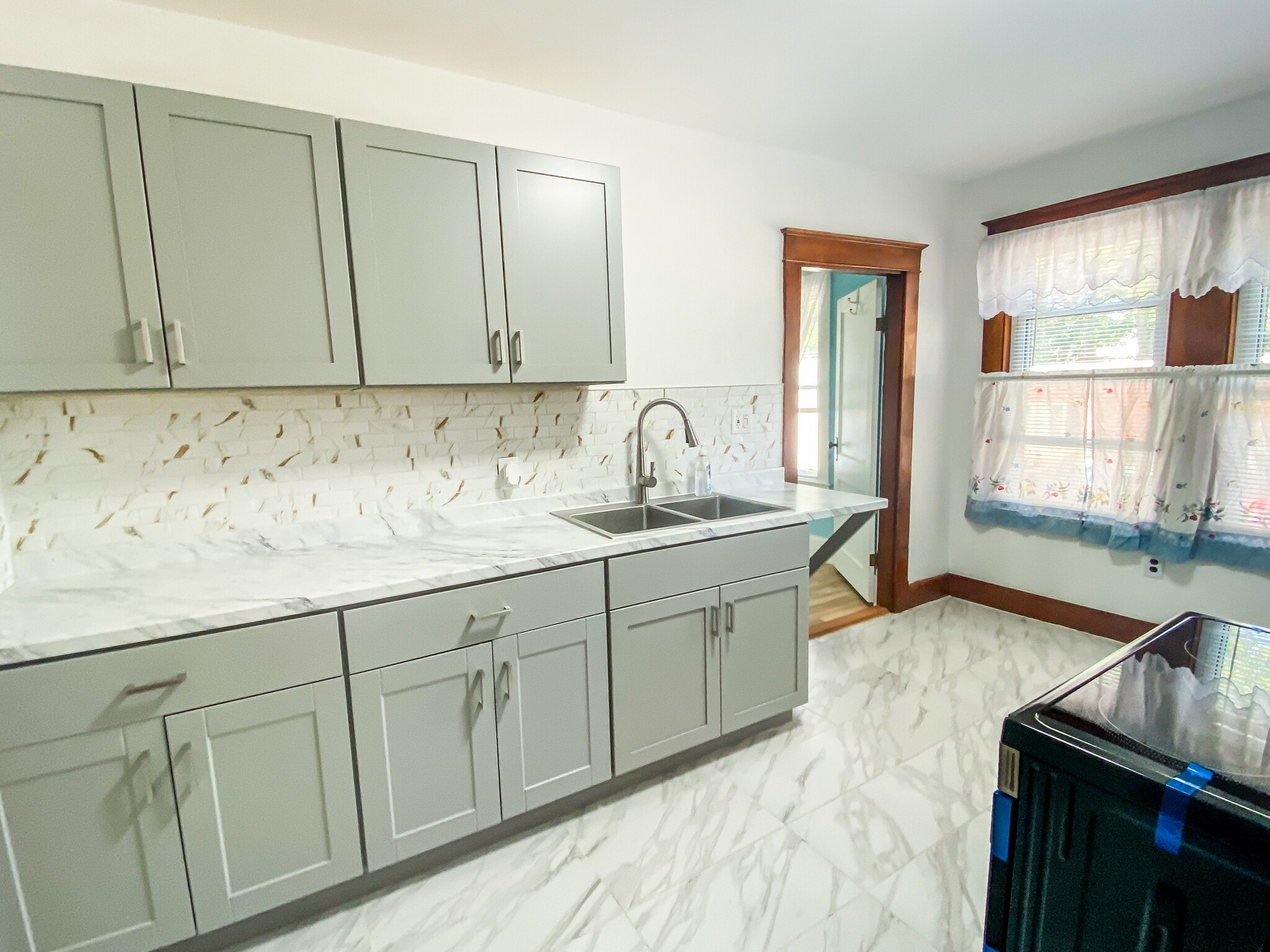 Building Photo - 8 Howe St