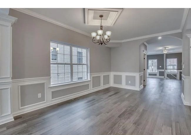 Building Photo - 533 Maple St