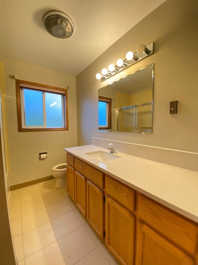 Building Photo - Charming Craftsman Home with Stunning Rive...