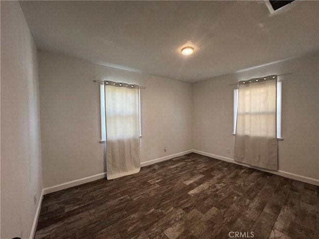 Building Photo - 2588 Genevieve St N