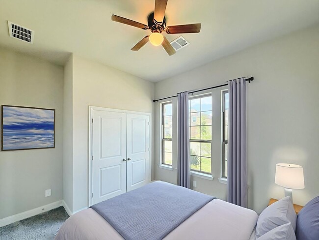 Building Photo - Gorgeous 4-Bedroom Home in Woodbridge Esta...