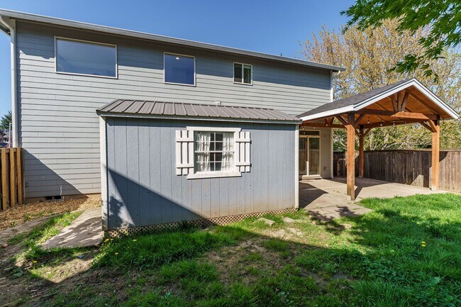 Building Photo - Cul-de-Sac Living at Its Best – Updated 3BR with Garage & A/C!