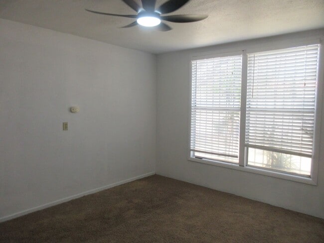 Building Photo - Adorable San Fernando home on O'Melveny