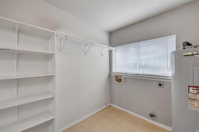 Building Photo - 2514 Byfield Dr