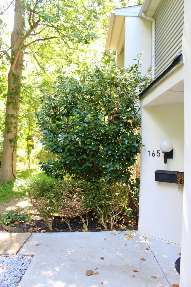 Building Photo - 165 E Kenilworth Cir