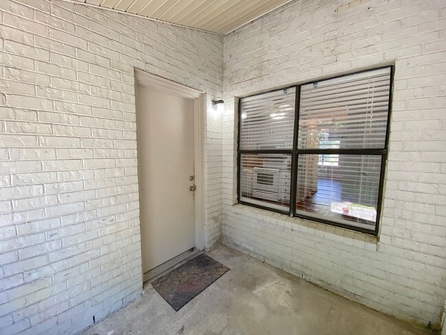 Building Photo - The Riverway at Aichele Terrace