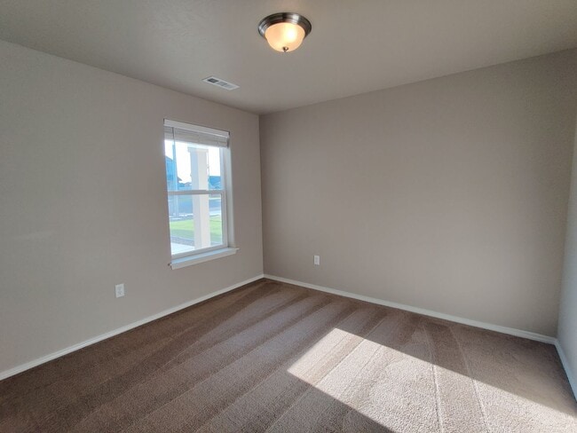 Building Photo - Great South Richland Location