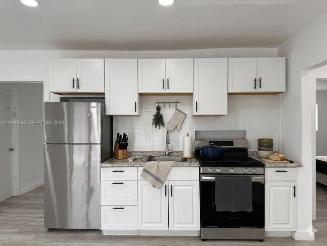 Building Photo - 316 Surfside Blvd