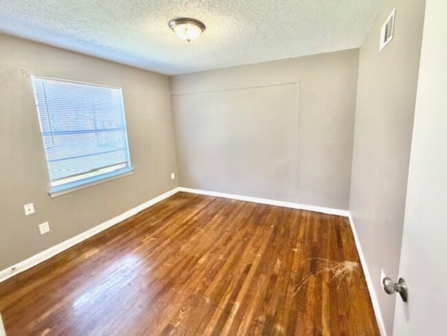 Building Photo - LochinvarDr5572