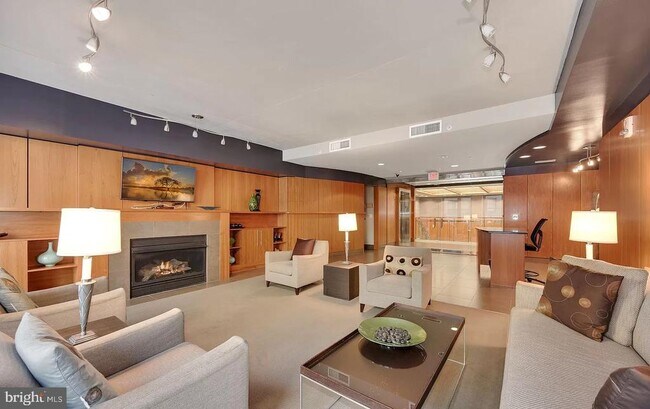 Building Photo - 1133 14th St NW