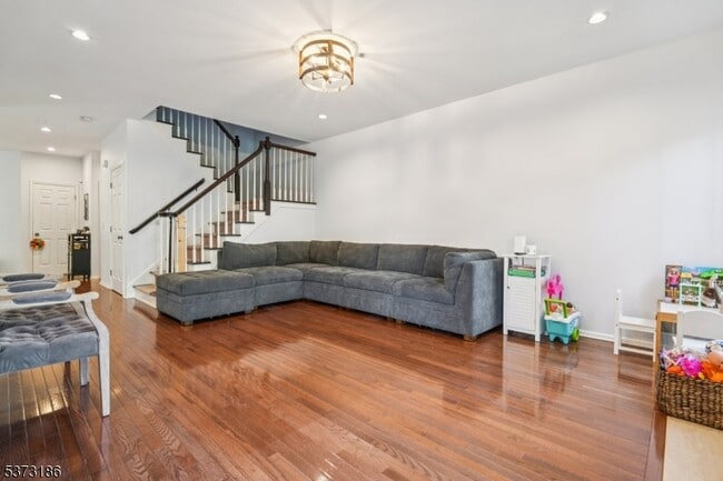 Building Photo - 22 Pebble Beach Dr