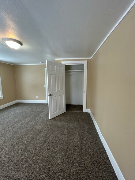 Building Photo - 401 Hannibal St