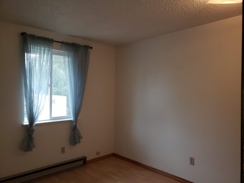 bedroom 2 - 2318 Donovan Ave