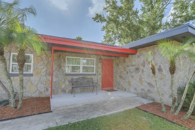 Building Photo - 121 S Triplet Lake Dr