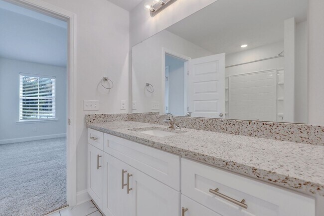 Building Photo - $500 off 1st month's rent with a move-in date in the month January 2026!!! Modern Executive End-U...