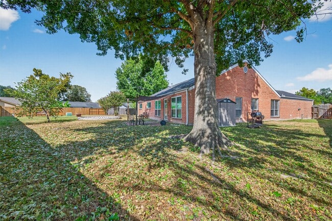 Building Photo - 6107 Howland Ct