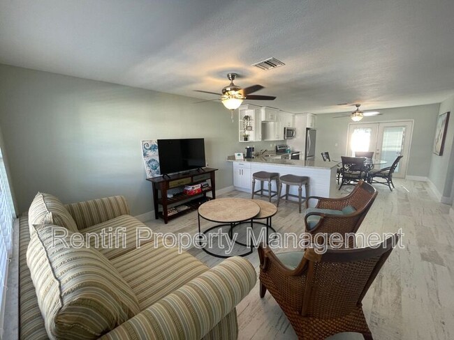 Building Photo - 1324 Miramar St