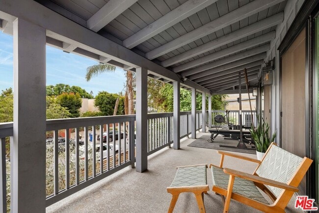 Building Photo - 637 Santa Clara Ave