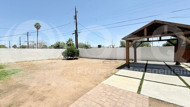 Building Photo - 2607 W San Miguel Ave