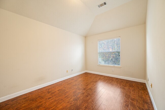 Building Photo - 11134 Maynard Pl