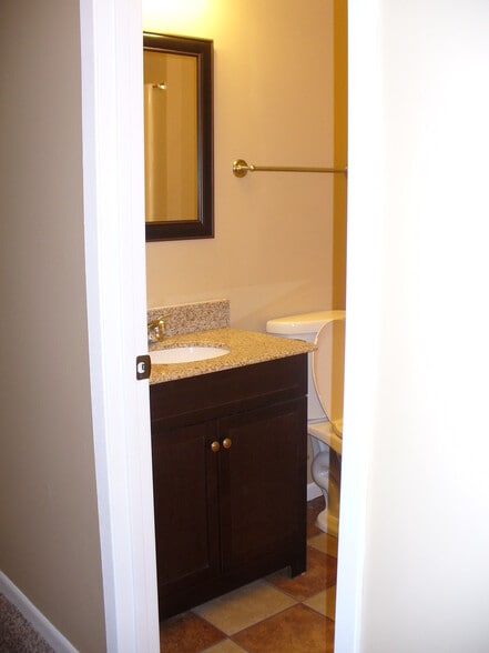 Building Photo - 728 Pleasant Valley Rd