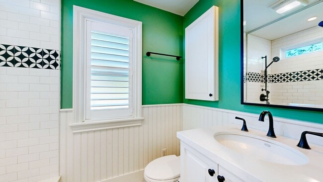 Building Photo - Country Charm Meets Vineyard Views! Two Bedroom Two bath with room to relax!