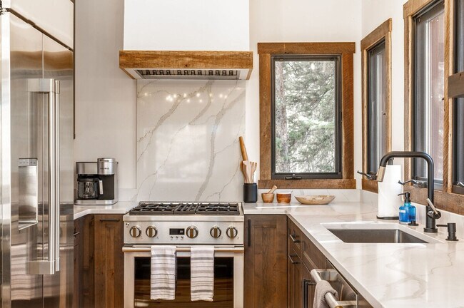 Building Photo - 116 Winterleaf Dr