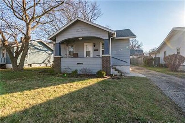 Primary Photo - Seconds to downtown Decatur! 2 bedroom, 1 ...