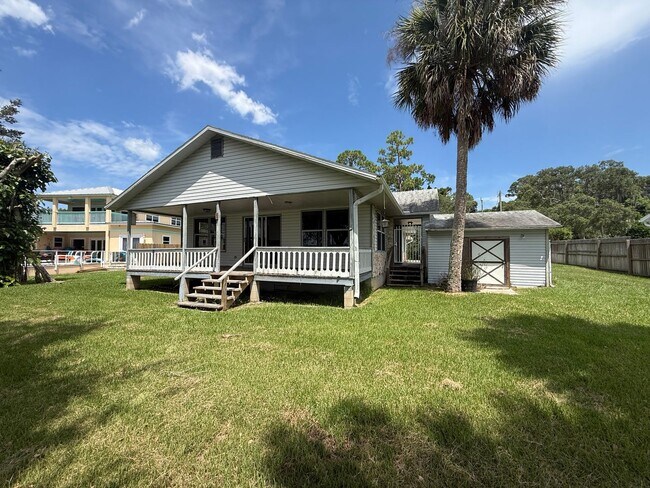 Building Photo - 2920 Sunset Dr