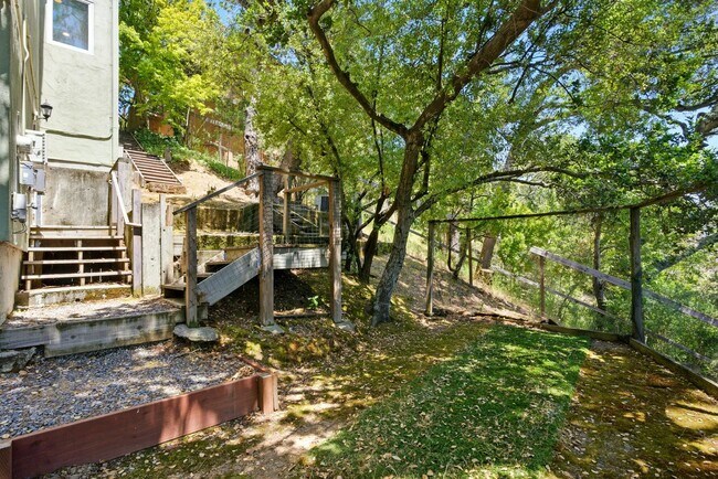Building Photo - Gorgeous 4 bedroom home in Greenbrae with ...