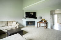 Building Photo - 67 Groton Dr