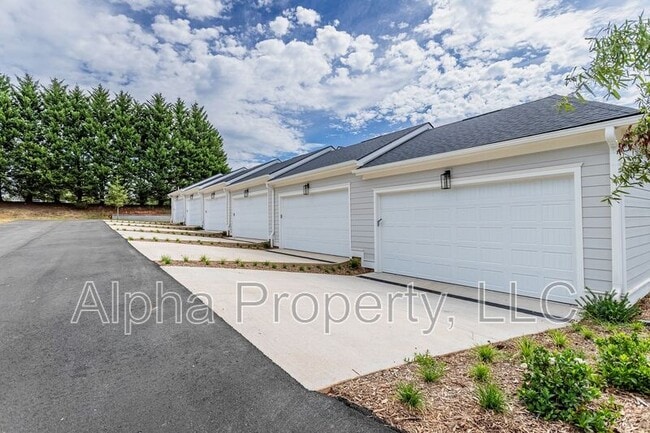 Building Photo - 18 Alderly Wy