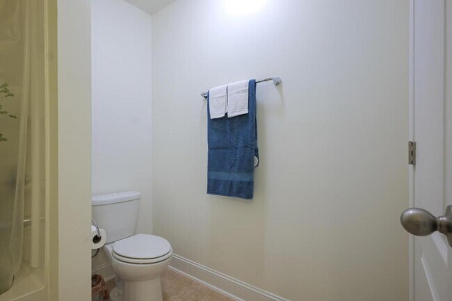 Building Photo - 411 Alamosa Pl