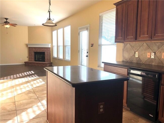 Building Photo - 20625 Farm Pond Ln