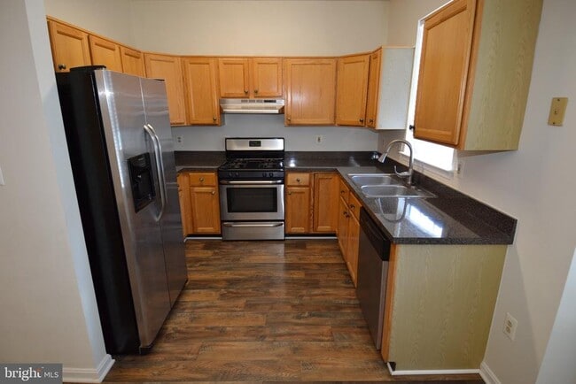 Building Photo - 6340 Demme Pl