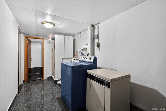 Building Photo - 34-39-39 75th St