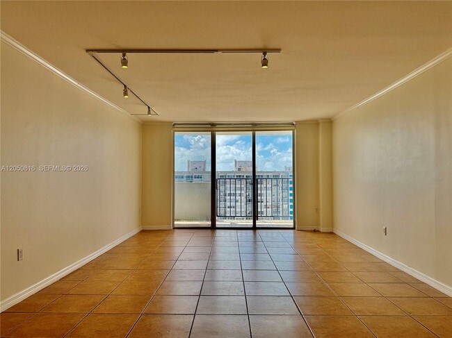 Building Photo - 2780 NE 183rd St