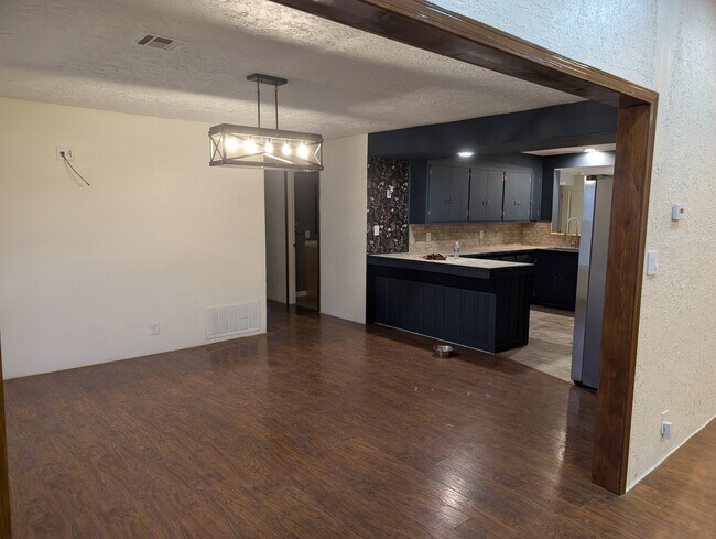 Building Photo - 2422 SW Jefferson Ave