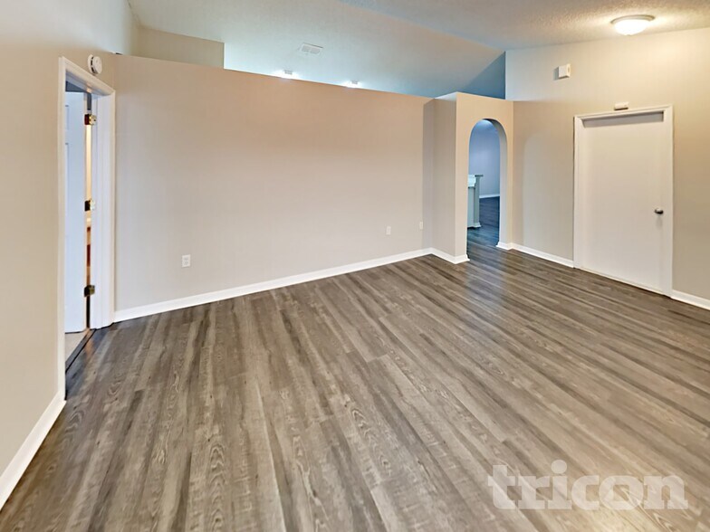 Building Photo - 6372 Gainsboro Ave