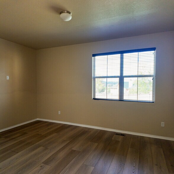 master bedroom - 5234 Prominence Pt